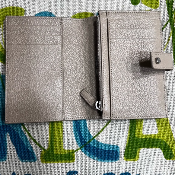 Saint Laurent Bi-fold leather wallet - Picture 6 of 15